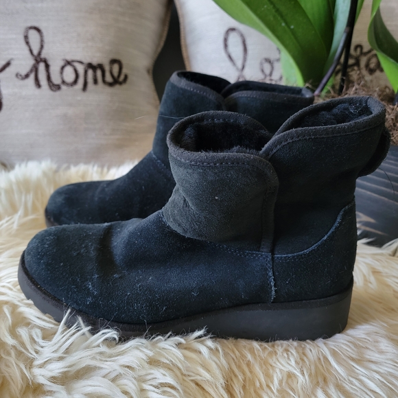 UGG Black Winter Boots - Picture 12 of 12